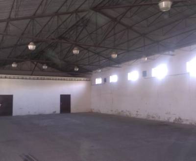 Kiadó Raktárak és ipari épületek, Galanta, Szlovákia