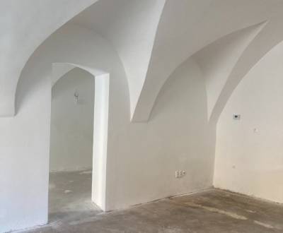 Kiadó Üzlethelység, Trnava, Szlovákia