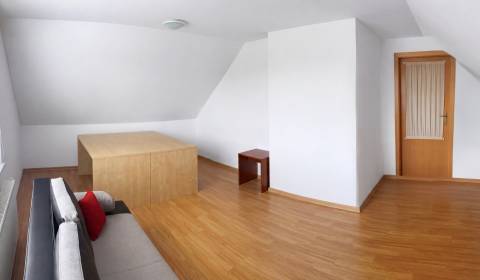 Irodahelység, Veľká Okružná, kiadó, Žilina, Szlovákia