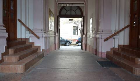 Kiadó Irodahelység, Irodahelység, Farská, Nitra, Szlovákia