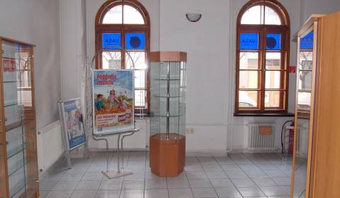 Üzlethelység, Farská, kiadó, Nitra, Szlovákia