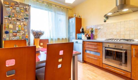 3 szobás lakás, Bukurešťská, eladó, Košice - Sídlisko Ťahanovce, Szlov