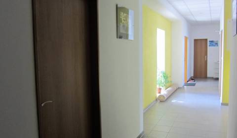Irodahelység, Štúrova, kiadó, Nitra, Szlovákia