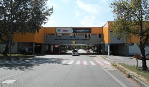 Üzlethelység, Ovsištské nám., kiadó, Bratislava - Petržalka, Szlovákia