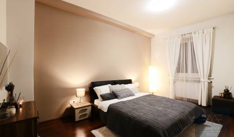 3 szobás lakás, Rázusovo nábrežie, eladó, Bratislava - Staré Mesto, Sz