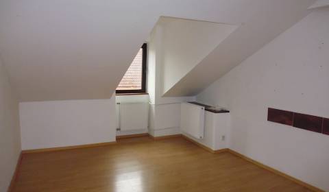 Irodahelység, Foriánova, kiadó, Prešov, Szlovákia