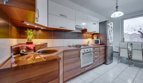 3 szobás lakás, Šustekova, eladó, Bratislava - Petržalka, Szlovákia
