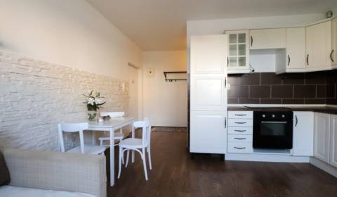 2 szobás lakás, M.R. Štefánika, eladó, Senec, Szlovákia