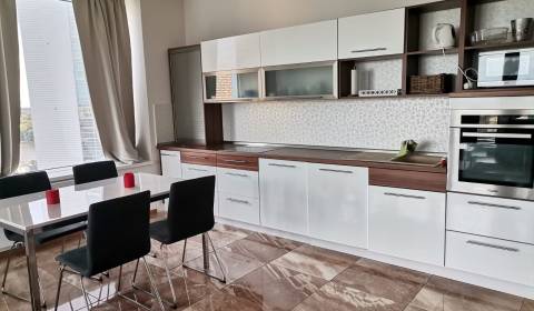 3 szobás lakás, Landererova, kiadó, Bratislava - Staré Mesto, Szlováki