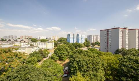 4 szobás lakás, Romanova, eladó, Bratislava - Petržalka, Szlovákia