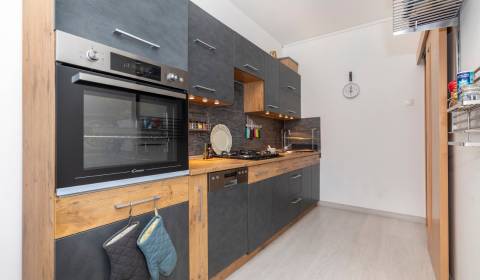 3 szobás lakás, Šusteková, eladó, Bratislava - Petržalka, Szlovákia