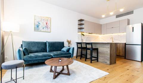2 szobás lakás, Továrenská, kiadó, Bratislava - Staré Mesto, Szlovákia