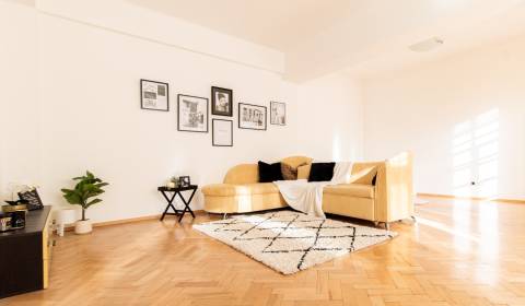 2 szobás lakás, Janáčková, eladó, Bratislava - Staré Mesto, Szlovákia