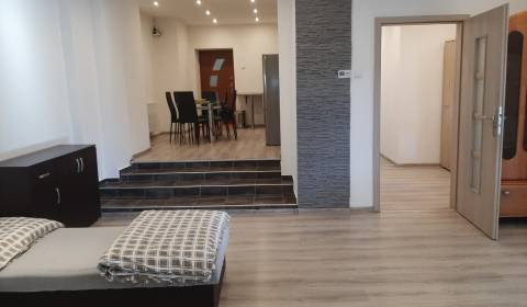 Kiadó Különleges ingatlanok, Különleges ingatlanok, SNP, Levice, Szlov