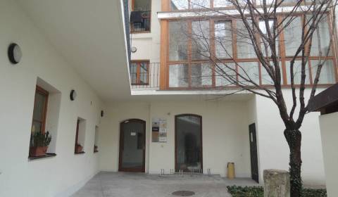 Irodahelység, Klariská, kiadó, Bratislava - Staré Mesto, Szlovákia