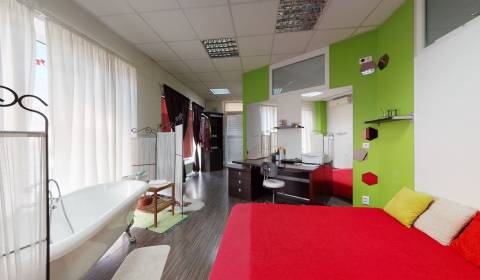 Üzlethelység, Na križovatkách, kiadó, Bratislava - Ružinov, Szlovákia