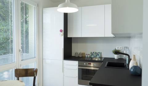 2 szobás lakás, Americká, eladó, Bratislava - Nové Mesto, Szlovákia
