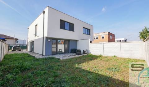 Eladó Családi ház, Családi ház, Jaseňová, Senec, Szlovákia