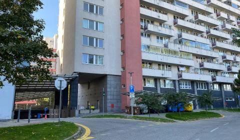 Garázsok, Tomášikova, kiadó, Bratislava - Ružinov, Szlovákia