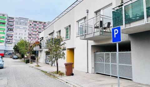 Garázsok, Oriešková, kiadó, Bratislava - Ružinov, Szlovákia