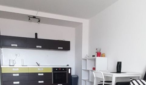 Kiadó 2 szobás lakás, 2 szobás lakás, Pribinova, Malacky, Szlovákia