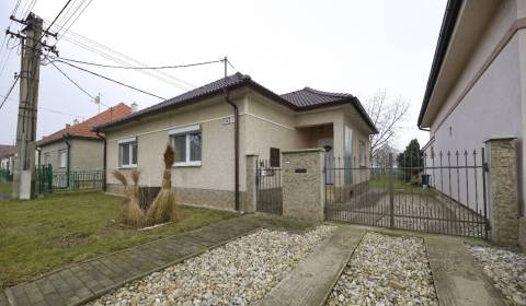 Családi ház, Školská, eladó, Pezinok, Szlovákia