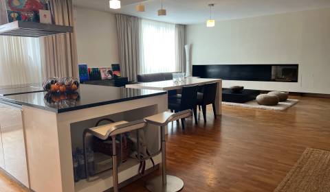 Eladó 4 szobás lakás, 4 szobás lakás, Drotárska cesta, Bratislava - St