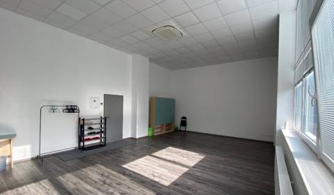 Kancelária v zrekonštruovanom objekte - 52 m² -  Agátová ul. -Dúbravka
