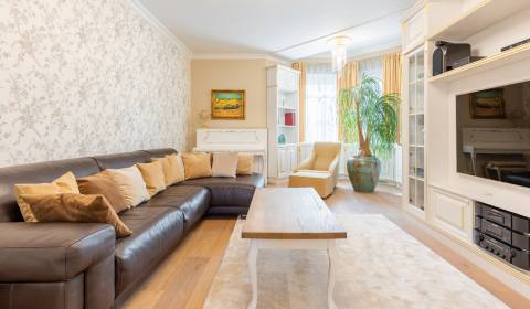 Kiadó 4 szobás lakás, 4 szobás lakás, Jakubovo námestie, Bratislava - 