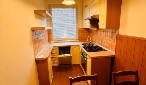 Kiadó 3 szobás lakás, 3 szobás lakás, S. H. Vajanskeho, Nové Zámky, Sz