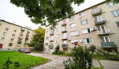 Kiadó 2 szobás lakás, 2 szobás lakás, Krajinská, Piešťany, Szlovákia