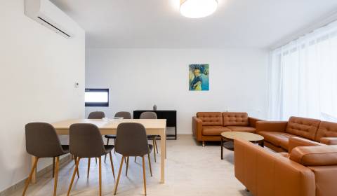 Kiadó 4 szobás lakás, 4 szobás lakás, Kalinčiakova, Nitra, Szlovákia