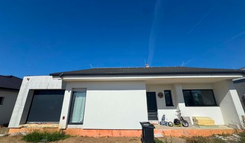 Eladó Családi ház, Családi ház, Dvory nad Žitavou, Nové Zámky, Szlovák