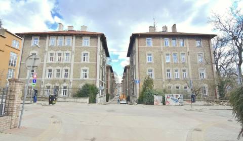 Eladó 4 szobás lakás, 4 szobás lakás, Palárikova, Bratislava - Staré M