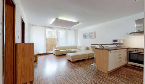 Kiadó 2 szobás lakás, 2 szobás lakás, Šafárikova, Trenčín, Szlovákia