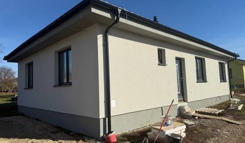 Eladó Családi ház, Családi ház, Topoľčany, Szlovákia