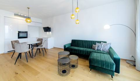 Kiadó 2 szobás lakás, 2 szobás lakás, Továrenská, Bratislava - Staré M