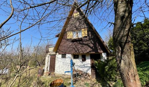 Záhradná chata so slnečným pozemkom, 1186m2, ZO Chrásť, Trenčín