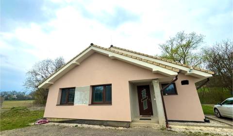 Eladó Családi ház, Családi ház, Malé Stankovce, Trenčín, Szlovákia