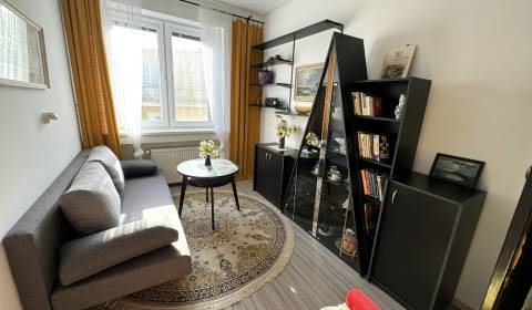 Kiadó 3 szobás lakás, 3 szobás lakás, Flöglova, Bratislava - Staré Mes