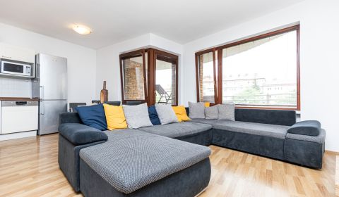Kiadó 3 szobás lakás, 3 szobás lakás, Bazová, Bratislava - Ružinov, Sz