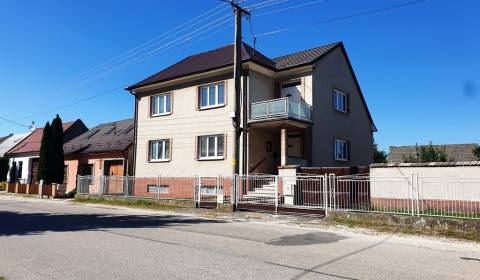 Eladó Családi ház, Családi ház, Nové Mesto nad Váhom, Szlovákia