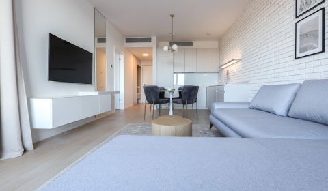Eladó 2 szobás lakás, 2 szobás lakás, Továrenská, Bratislava - Staré M