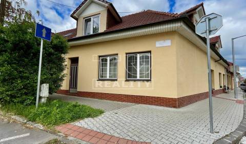 Eladó 2 szobás lakás, Hlohovec, Szlovákia