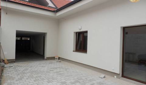 Kiadó 4 szobás lakás, 4 szobás lakás, Jeruzalemská, Trnava, Szlovákia