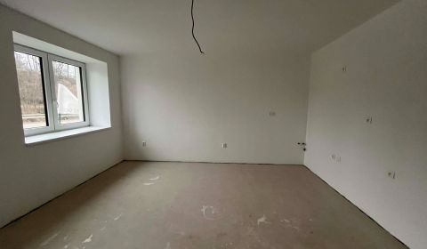 Eladó 2 szobás lakás, 2 szobás lakás, Čadca, Szlovákia