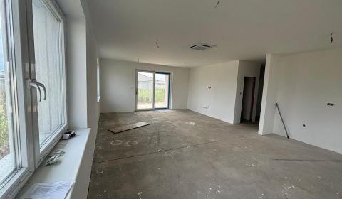 Eladó Családi ház, Családi ház, Jedľová, Senec, Szlovákia
