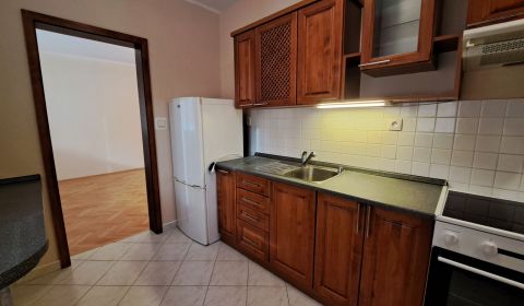Eladó 3 szobás lakás, 3 szobás lakás, Štefana Moyzesa, Ružomberok, Szl