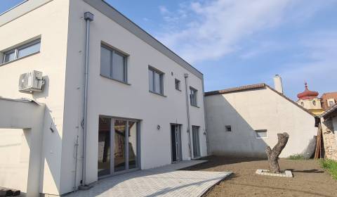 Eladó Családi ház, Családi ház, Senec, Szlovákia