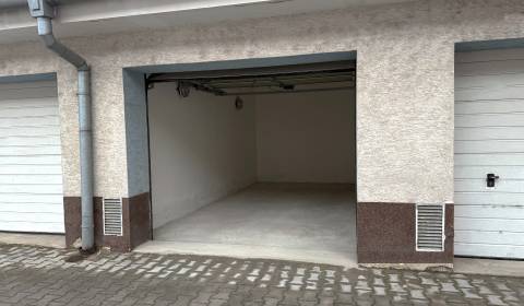 Kiadó Garázsok, Garázsok, Sadová, Senica, Szlovákia